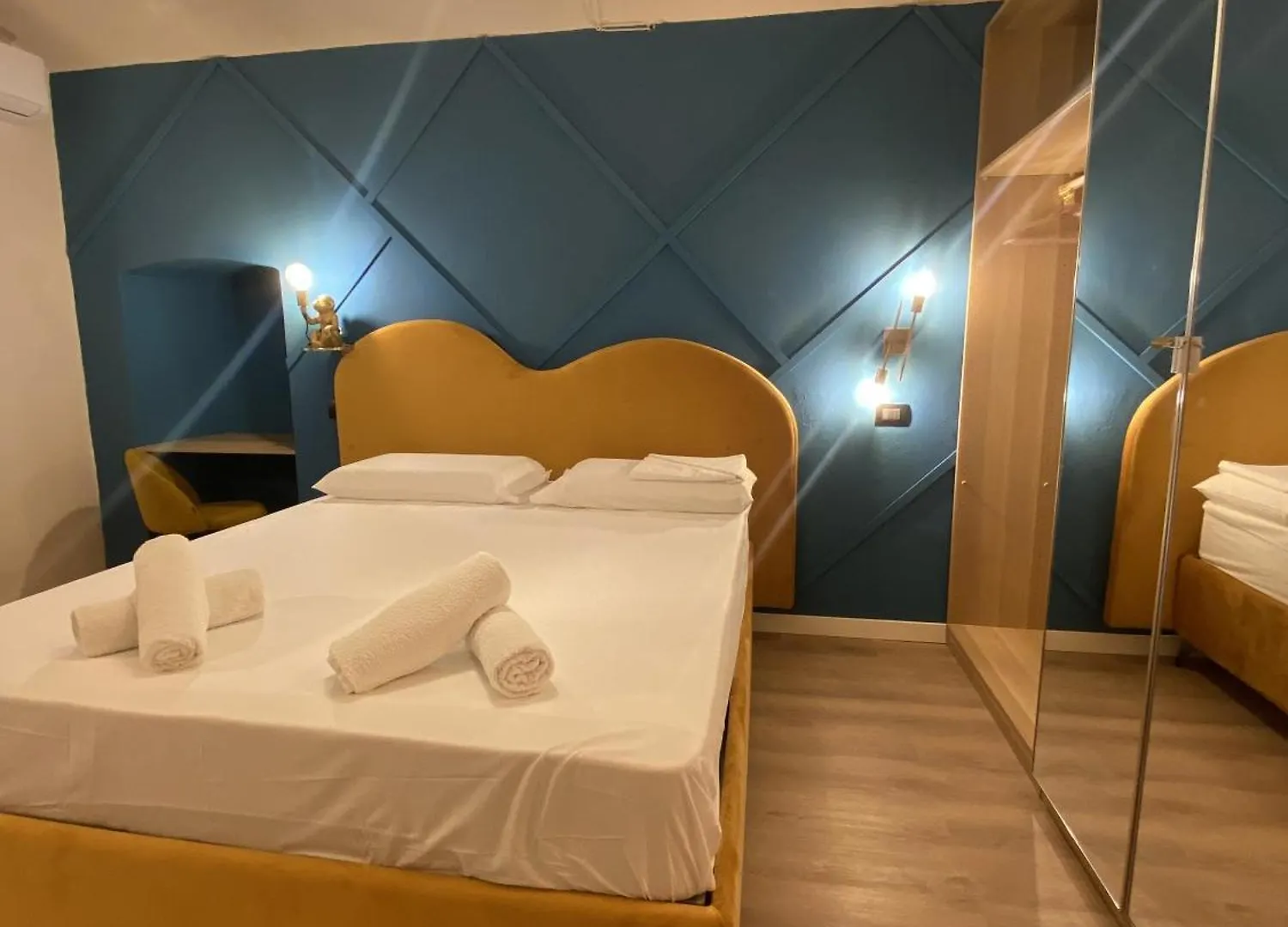 Quiet And Stylish - Bari City Center, Minutes To Station Италия