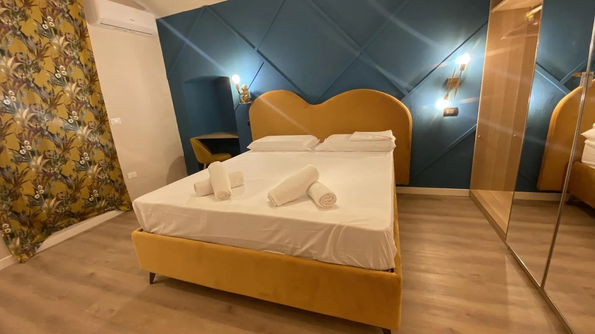 Quiet And Stylish - Bari City Center, Minutes To Station