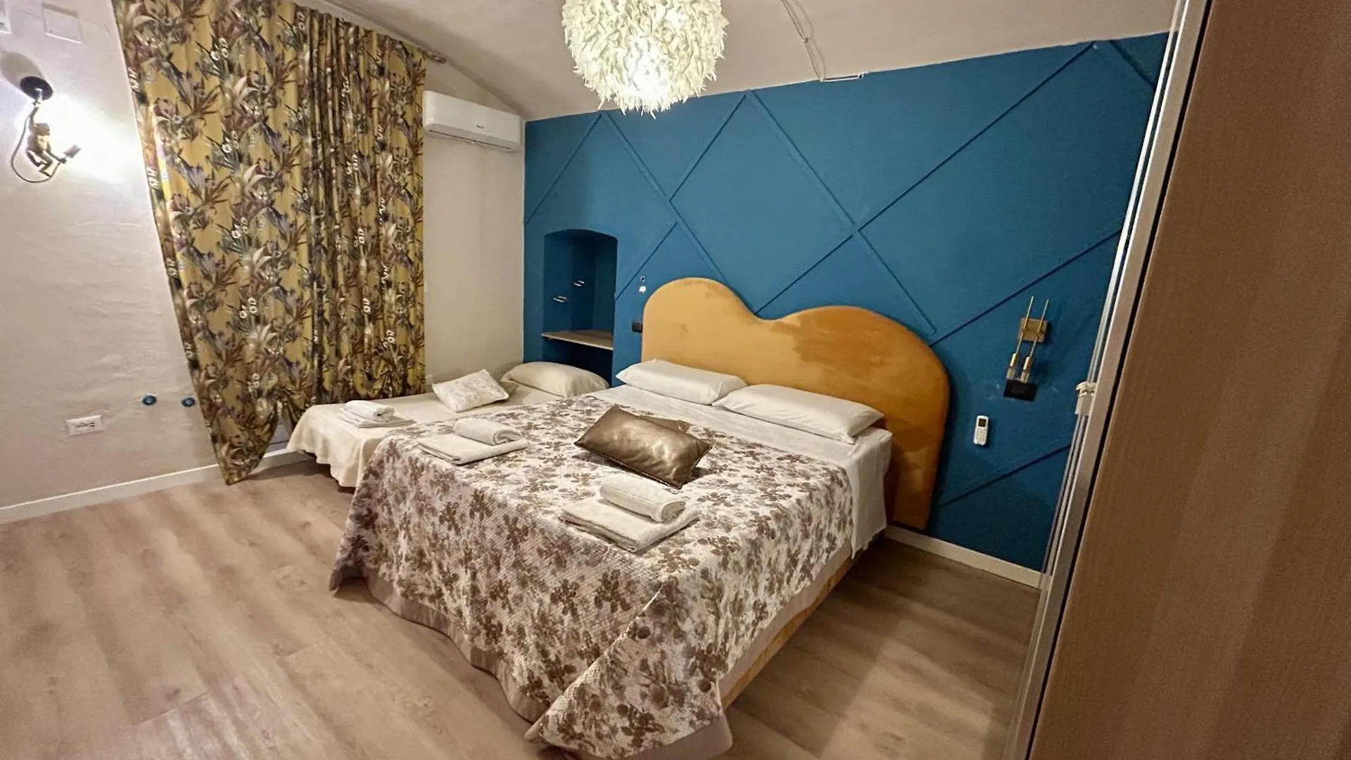 Quiet And Stylish - Bari City Center, Minutes To Station Италия